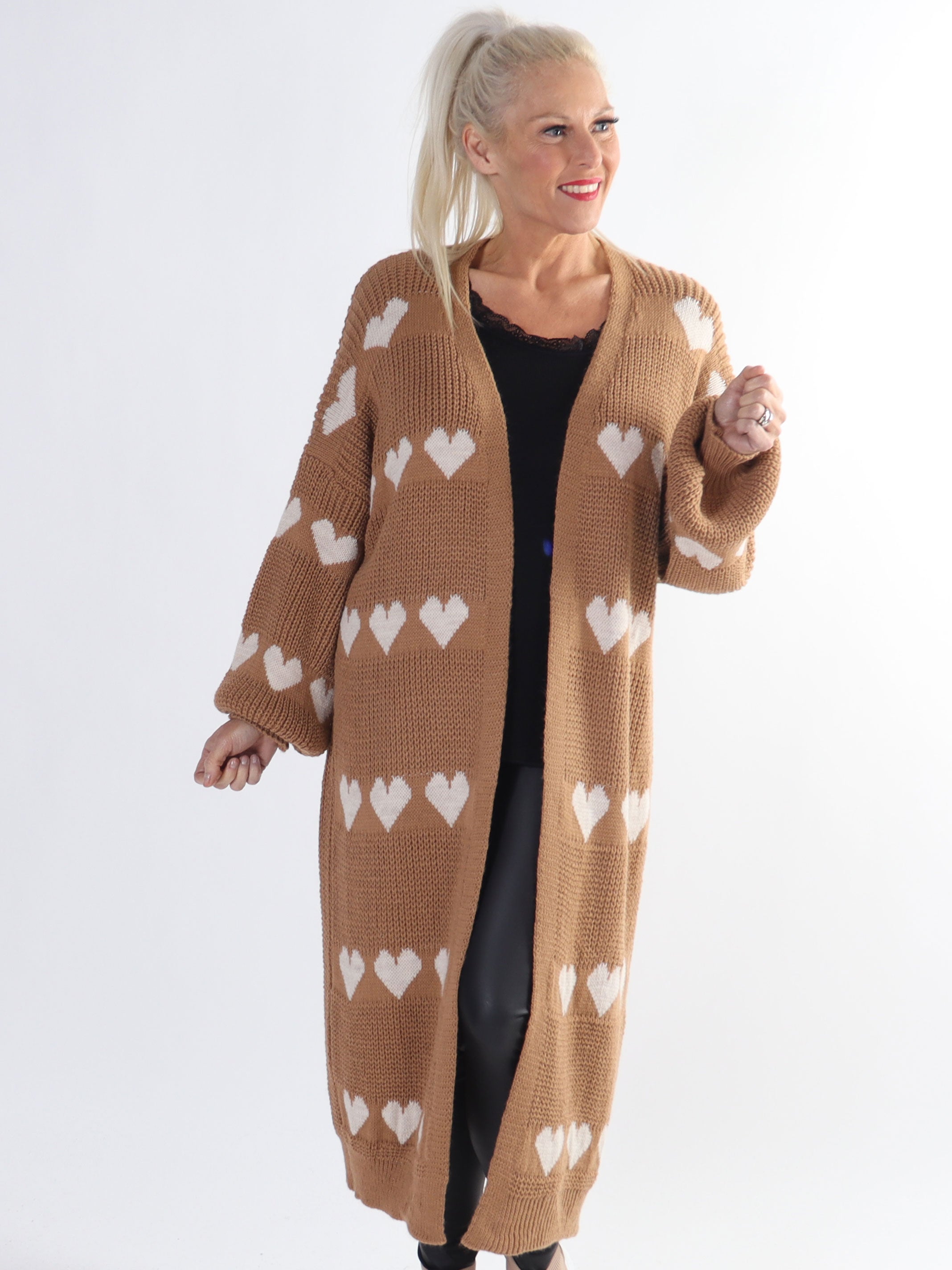 Grace - Plus size strikcardigan med hjerter og ballonærmer